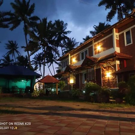 Glucklich Beach Cottages กุนดาปูร์ ภายนอก รูปภาพ