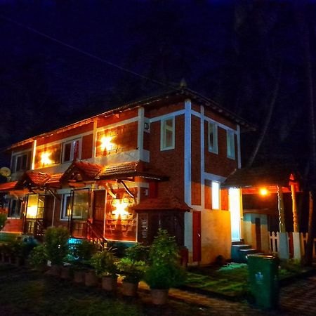 Glucklich Beach Cottages กุนดาปูร์ ภายนอก รูปภาพ