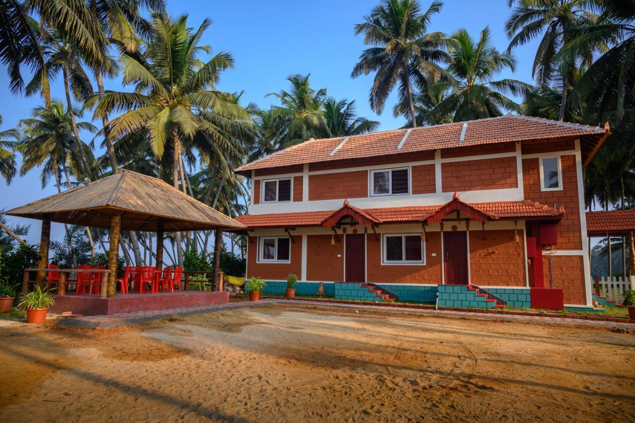 Glucklich Beach Cottages กุนดาปูร์ ภายนอก รูปภาพ