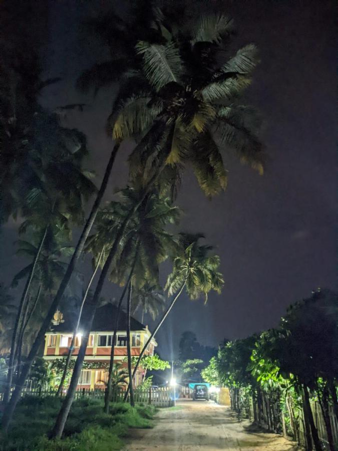 Glucklich Beach Cottages กุนดาปูร์ ภายนอก รูปภาพ