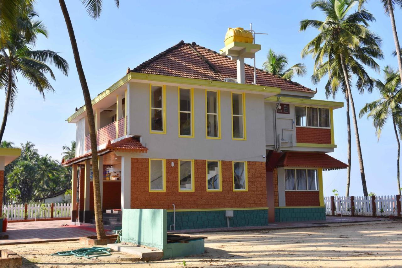 Glucklich Beach Cottages กุนดาปูร์ ภายนอก รูปภาพ