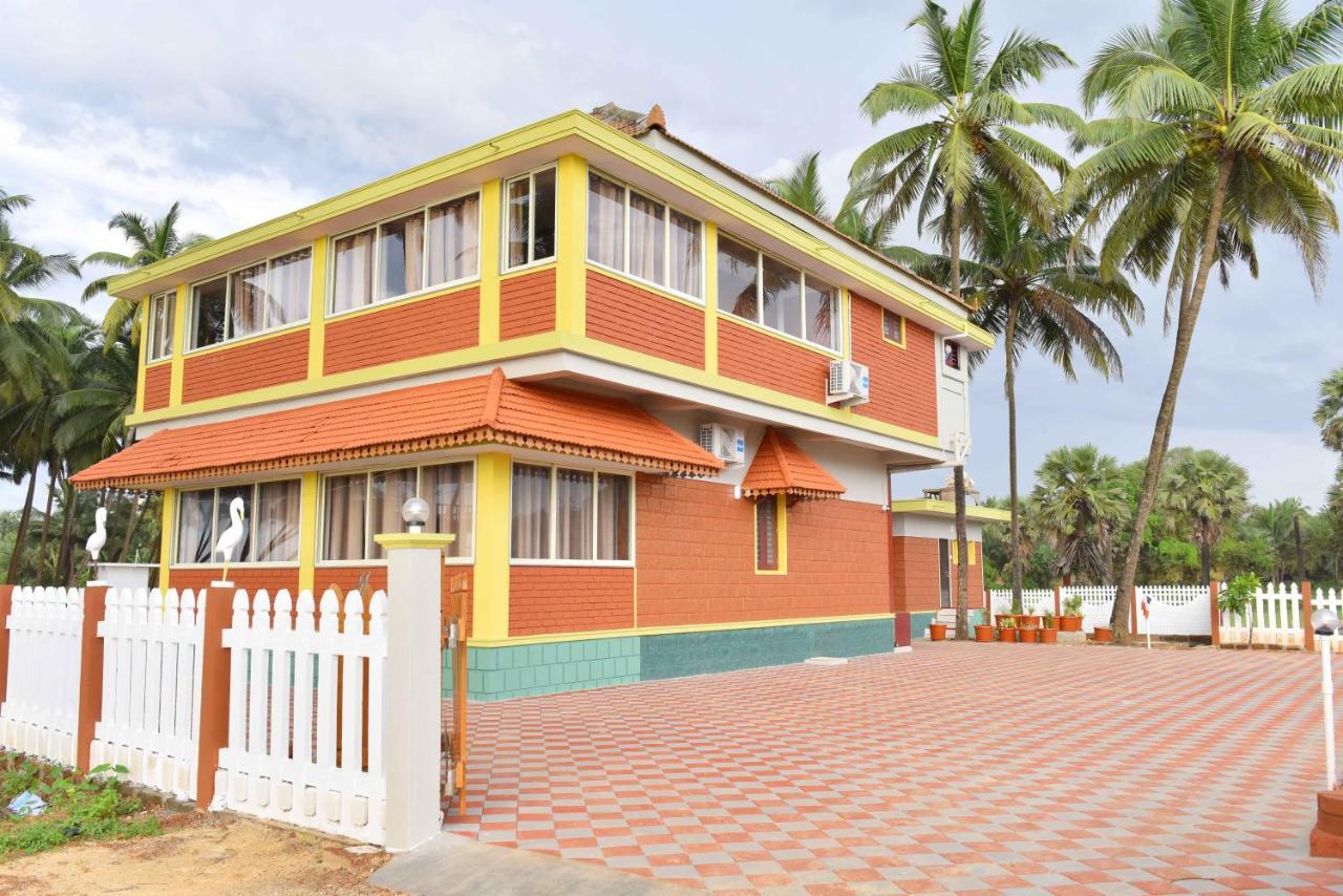 Glucklich Beach Cottages กุนดาปูร์ ภายนอก รูปภาพ
